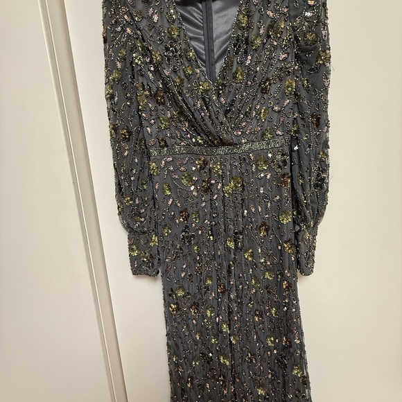 NWT | Mac Duggal 5571 Coal Long Sleeve V Neck Midi Dress
Size 4 - Picture 7 of 13